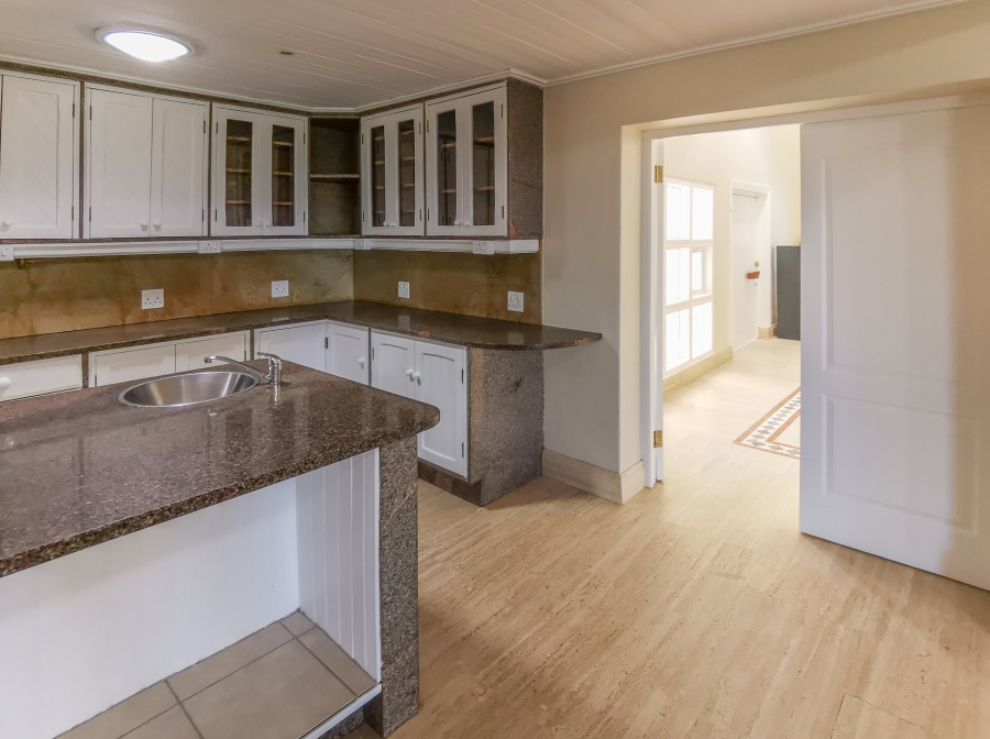 6 Bedroom Property for Sale in San Michel Western Cape